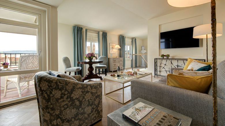<b>Rocco Forte Hotel Savoy Suite</b>. Images powered by <a href=https://www.travelagewest.com/Hotels/Florence/
