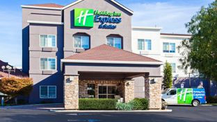 Holiday Inn Express & Stes Oakland Arpt