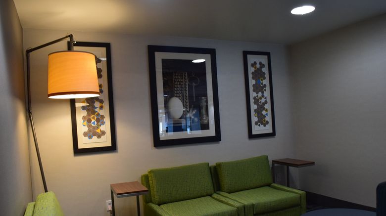 <b>Holiday Inn Express Hotel & Suites Lobby</b>. Images powered by <a href="https://www.leonardoworldwide.com/" title="Leonardo Worldwide" target="_blank">Leonardo</a>.