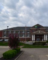 Holiday Inn Express Hotel & Suites