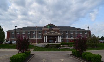 Holiday Inn Express Hotel & Suites