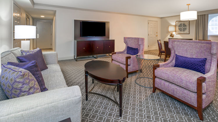 Astor Crowne Plaza - French Quarter Suite