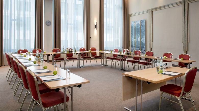 <b>Holiday Inn Stuttgart Meeting</b>. Images powered by <a href="https://www.leonardoworldwide.com/" title="Leonardo Worldwide" target="_blank">Leonardo</a>.