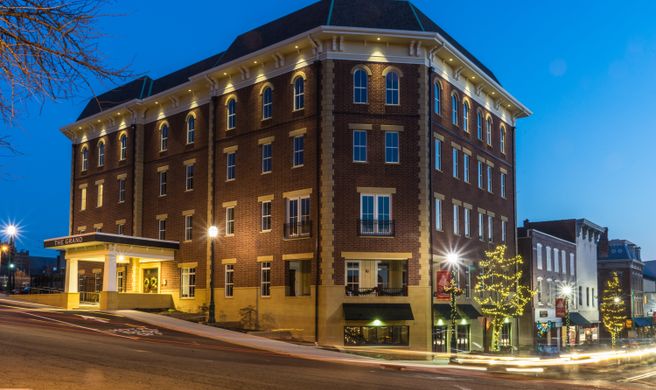 The Mount Vernon Grand Hotel Exterior