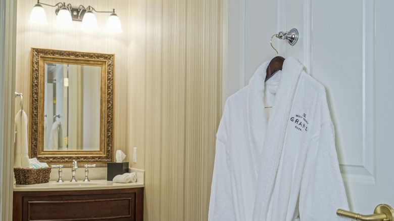 <b>The Mount Vernon Grand Hotel Room</b>. Images powered by <a href="https://www.leonardoworldwide.com/" title="Leonardo Worldwide" target="_blank">Leonardo</a>.