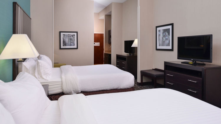 Holiday Inn Express & Suites Room