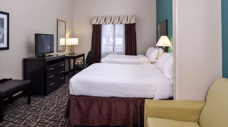 Holiday Inn Express & Suites Room