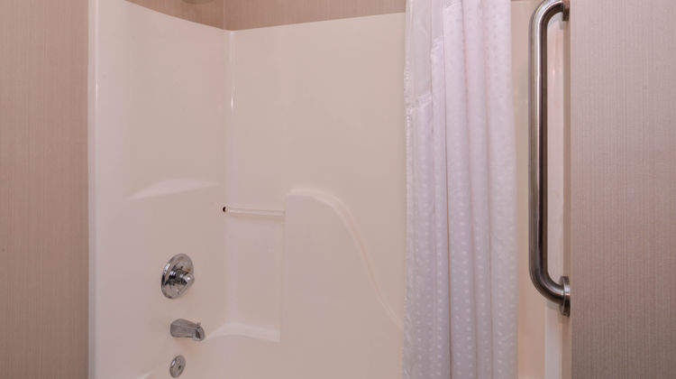 Holiday Inn Express & Suites Room