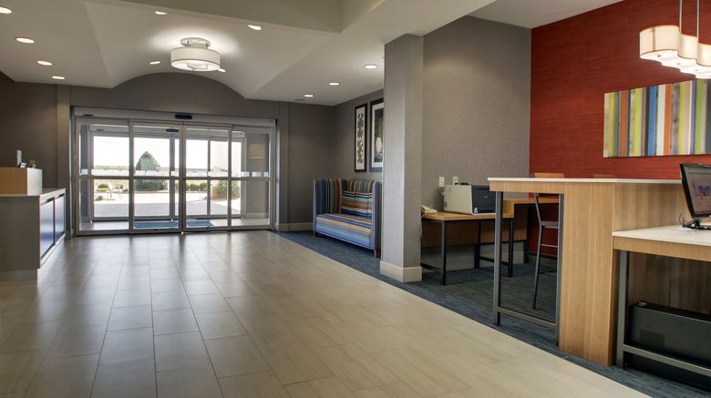 <b>Holiday Inn Express Hotel & Suites Lobby</b>. Images powered by <a href="https://www.leonardoworldwide.com/" title="Leonardo Worldwide" target="_blank">Leonardo</a>.