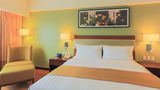 Holiday Inn & Suites Makati Room