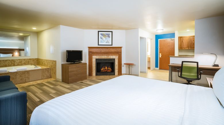 <b>Holiday Inn Express Hotel & Suites Suite</b>. Images powered by <a href="https://www.leonardoworldwide.com/" title="Leonardo Worldwide" target="_blank">Leonardo</a>.