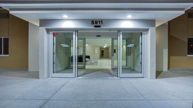 Candlewood Suites Miami Intl Airport Exterior