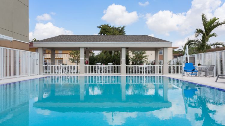 Candlewood Suites Miami Intl Airport Pool