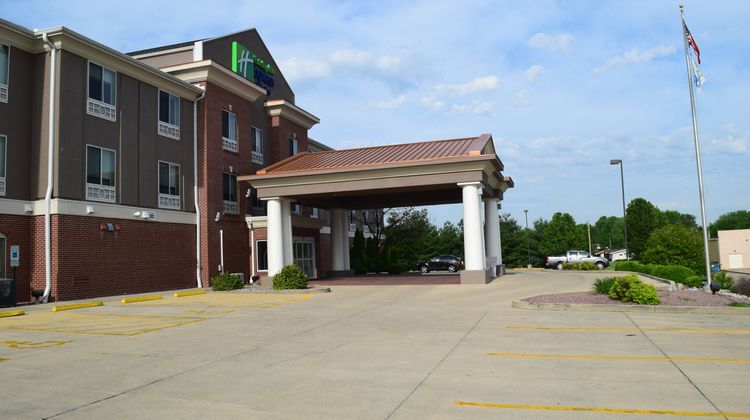 Holiday Inn Express Hotel & Suites Exterior
