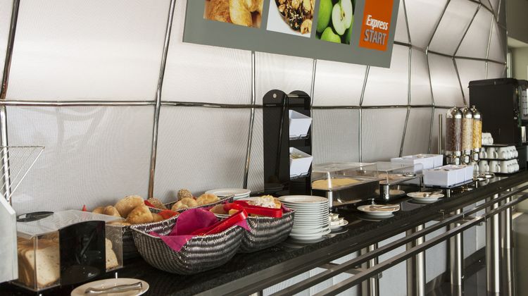 Holiday Inn Express Lisbon Alfragide Restaurant