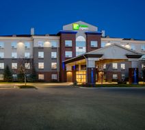 Holiday Inn Express Hotel & Suites Exterior