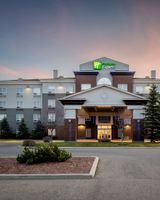 Holiday Inn Express Hotel & Suites