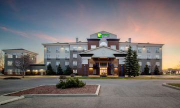 Holiday Inn Express Hotel & Suites
