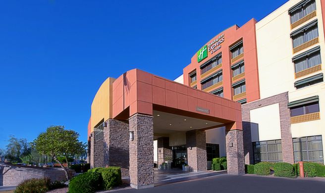 Holiday Inn Express & Suites Tempe Exterior