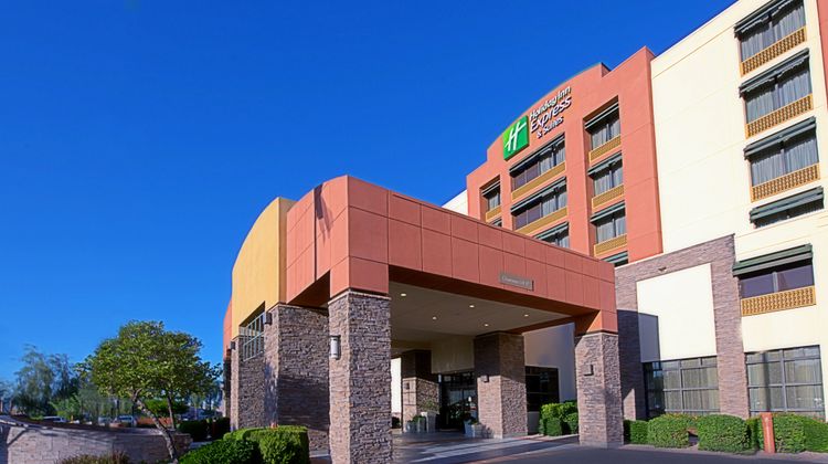 Holiday Inn Express & Suites Tempe Exterior