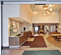 Holiday Inn Detroit Metro Airport Lobby