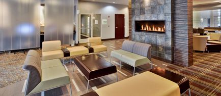 Holiday Inn Detroit Metro Airport Lobby