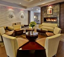 Holiday Inn Detroit Metro Airport Lobby