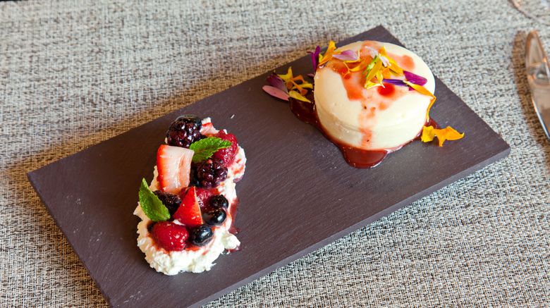 <b>Hotel Indigo Los Angeles Downtown Restaurant</b>. Images powered by <a href="https://www.leonardoworldwide.com/" title="Leonardo Worldwide" target="_blank">Leonardo</a>.