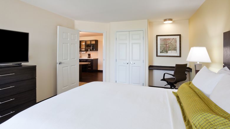 <b>Candlewood Suites Dickinson Suite</b>. Images powered by <a href="https://www.leonardoworldwide.com/" title="Leonardo Worldwide" target="_blank">Leonardo</a>.