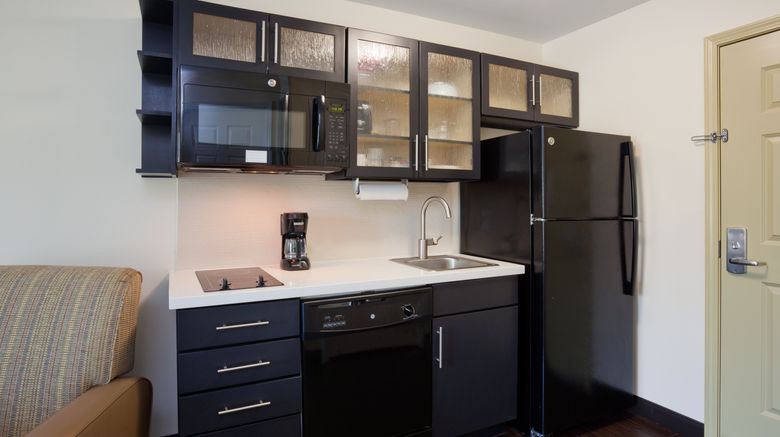 <b>Candlewood Suites Dickinson Suite</b>. Images powered by <a href="https://www.leonardoworldwide.com/" title="Leonardo Worldwide" target="_blank">Leonardo</a>.