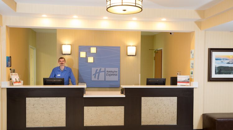 Holiday Inn Express Hotel & Suites Lobby