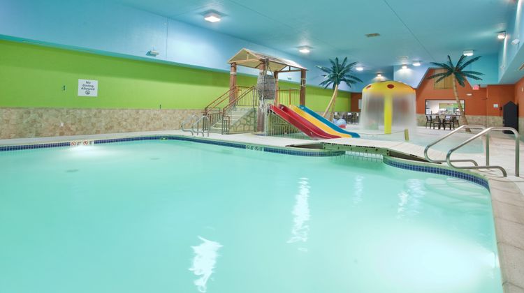 Holiday Inn Express Fremont Pool