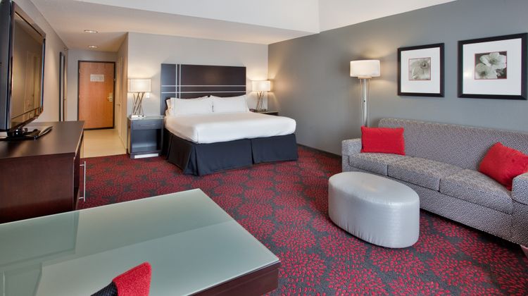 Holiday Inn Express Fremont Suite