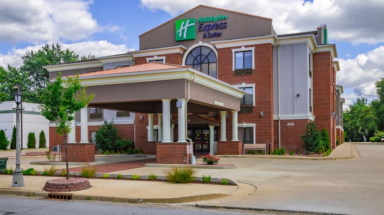 Holiday Inn Express Hotel  and  Suites Exterior. Images powered by <a href="https://www.leonardoworldwide.com" target="_blank" rel="noopener">Leonardo</a>.