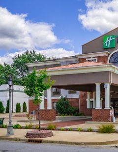 Holiday Inn Express Hotel & Suites