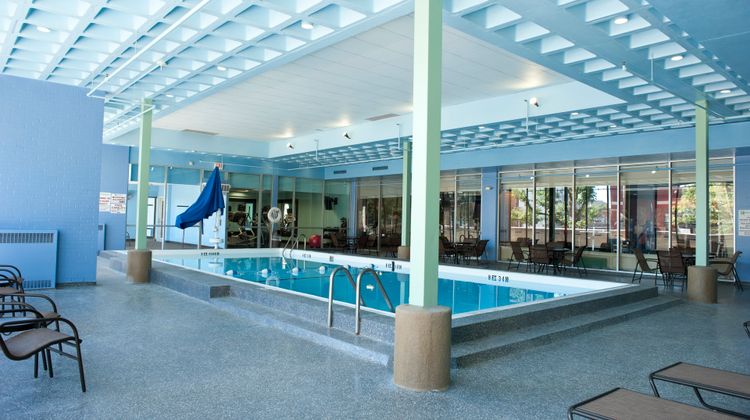 Holiday Inn Rock Island Pool