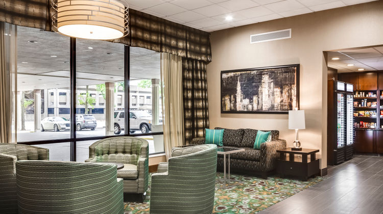Holiday Inn Rock Island Lobby