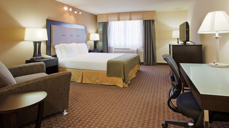Holiday Inn Express Suite