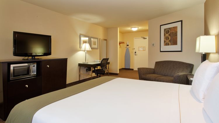 Holiday Inn Express Suite