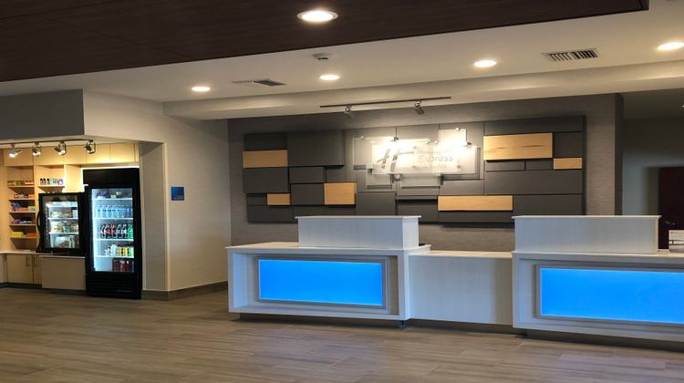 Holiday Inn Express & Suites Albany Lobby