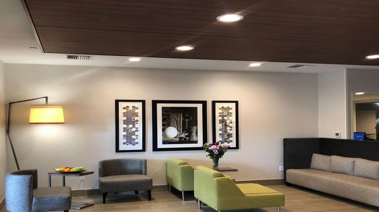Holiday Inn Express & Suites Albany Lobby