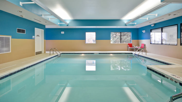 Holiday Inn Express & Suites Evansville Pool