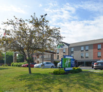 Holiday Inn Express Exterior