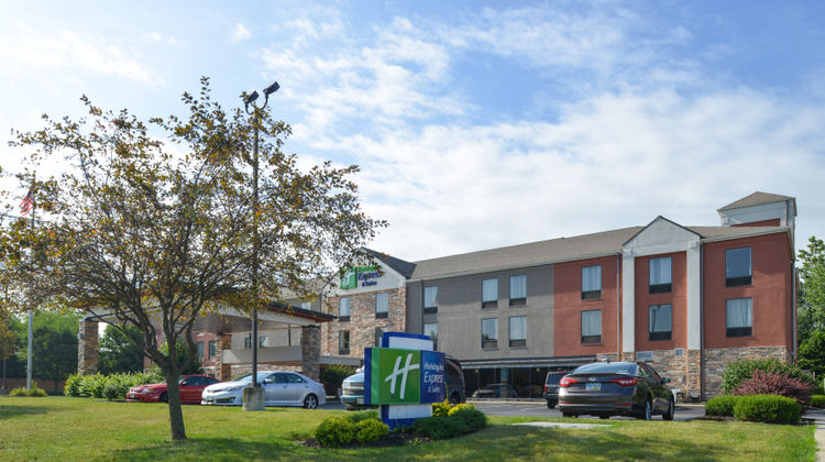Holiday Inn Express Exterior