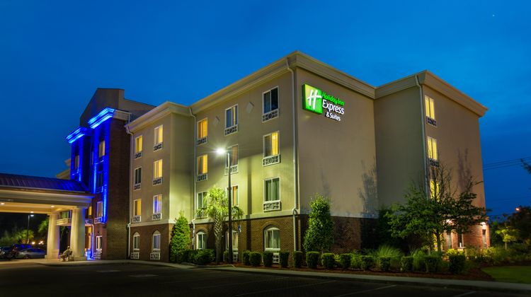 Holiday Inn Express Hotel & Suites Exterior