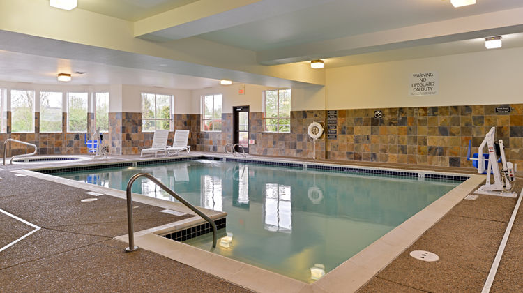Holiday Inn Express & Suites Albany Pool