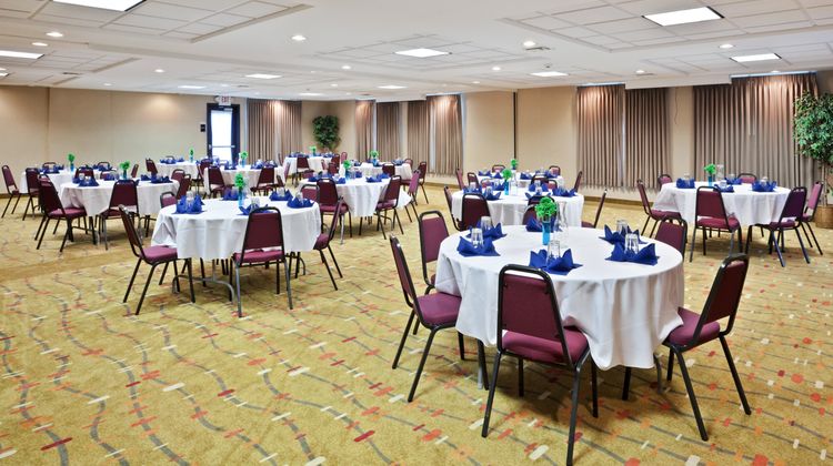 Holiday Inn Express & Suites Albany Ballroom