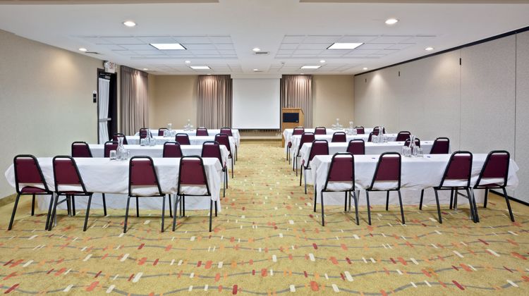 Holiday Inn Express & Suites Albany Meeting
