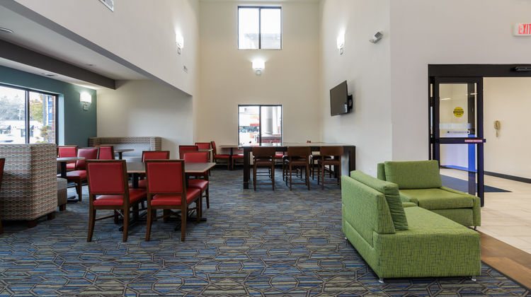 Holiday Inn Express Hotel & Suites Lobby