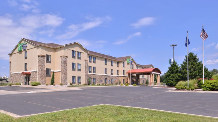 Holiday Inn Express Topeka I70 Wanamaker Exterior